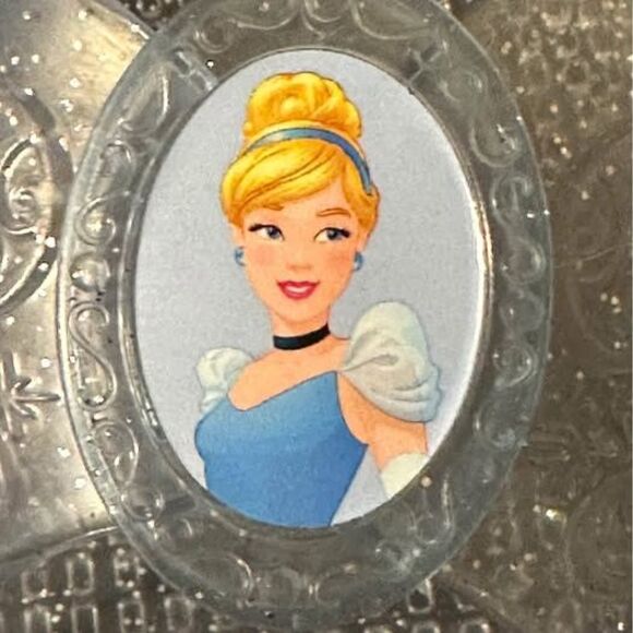 NEW Disney Princess Girls Cinderella Light-Up Shoes - Picture 5 of 9